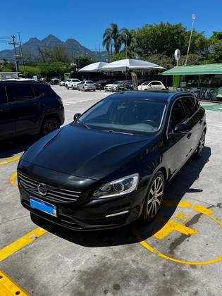 VOLVO V60 2.0 T5 MOMENTUM TURBO GASOLINA 4P AUTOMÁTICO VOLVO V60 2.0 T5 MOMENTUM TURBO GASOLINA 4P AUTOMÁTICO